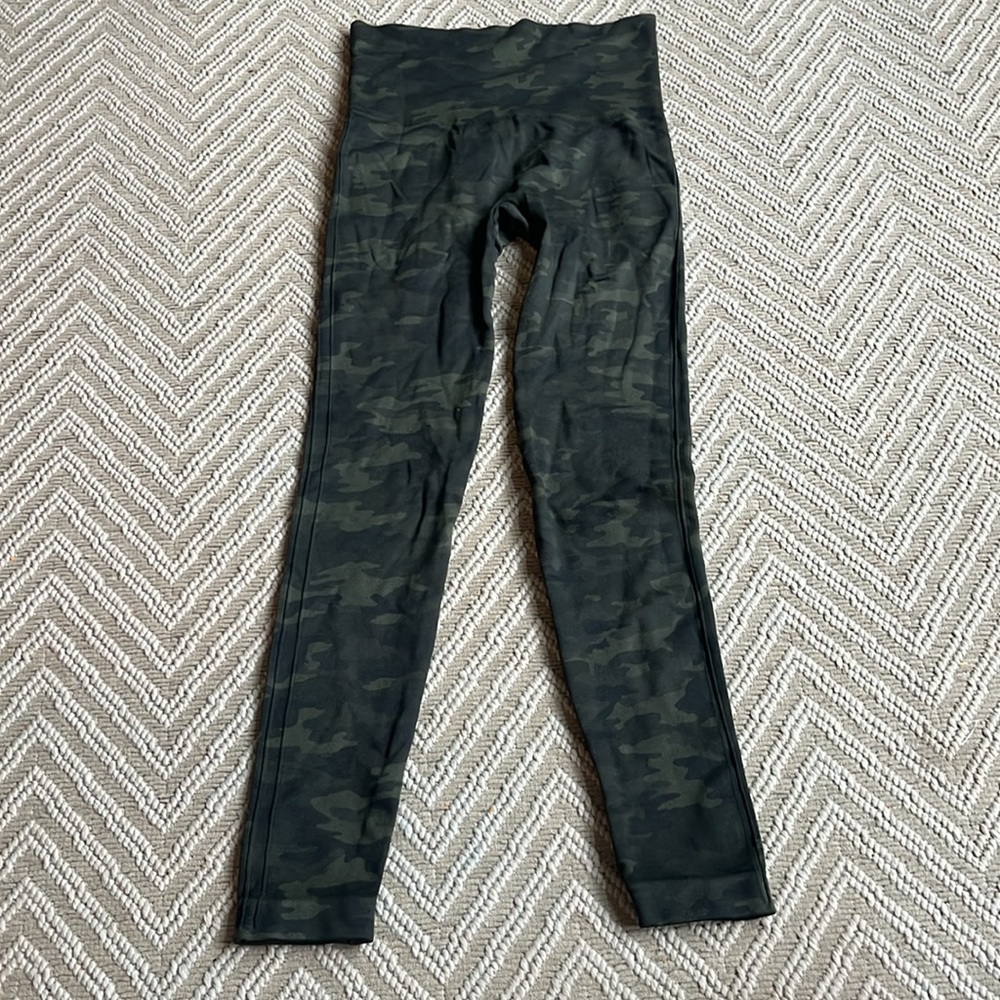 Spanx size small seamless camo leggings